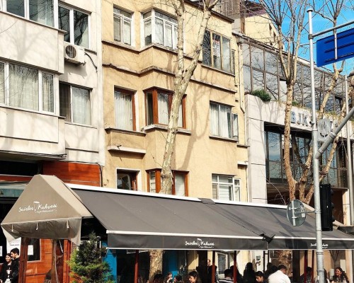 ŞAİRLER KAHVESİ AKARETLER - İstanbul Mekan Rehberi