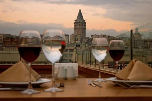 Peninsula Istanbul - İzmir Mekan Rehberi