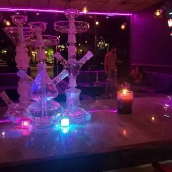 Salute Pub & Restaurant & Hookah Bar - İstanbul Mekan Rehberi