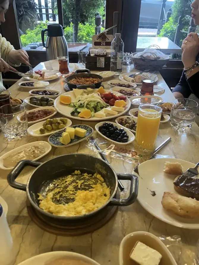 Yeşil Çiftlik Restoran - İstanbul Mekan Rehberi