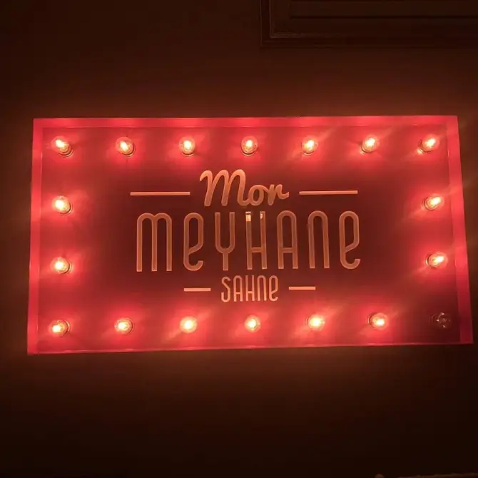 Mor Meyhane Beyoğlu - İstanbul Mekan Rehberi