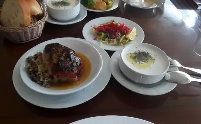 geleneksel ev yemekleri ve çorba