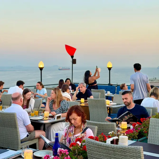 Queb Rooftop Restaurant - İstanbul Mekan Rehberi