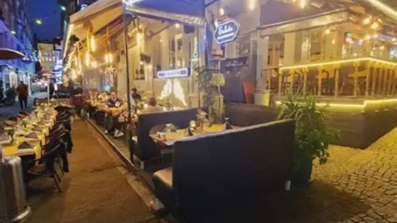 Salute Pub & Restaurant & Hookah Bar - İstanbul Mekan Rehberi