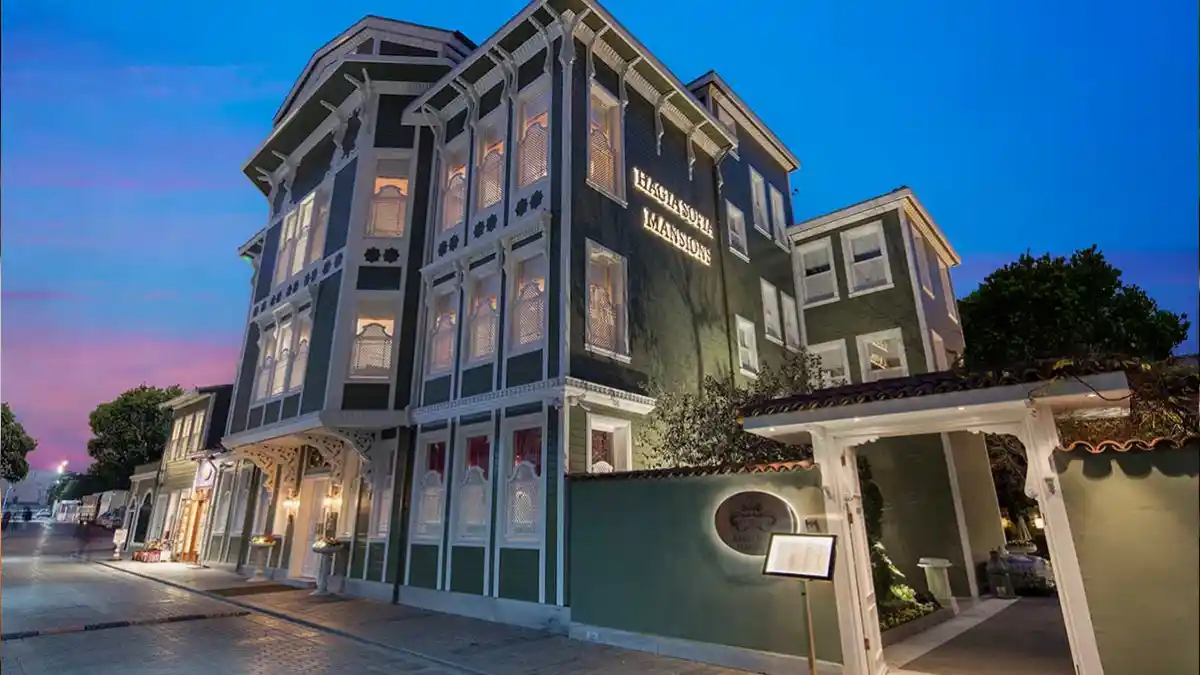Sultanahmet’in En İyi Saklı Bahçesi: Yeşil Ev’de Kahve Keyfi ve Tarih Rehberi - İstanbul Mekan Rehberi