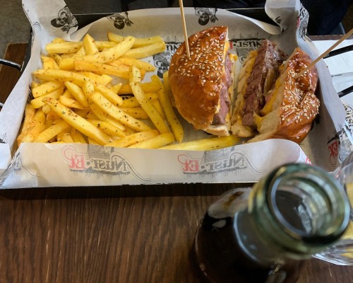 Nusr-Et Burger Kanyon - İstanbul Mekan Rehberi