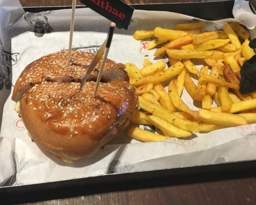 Nusr-Et Burger Kanyon - İstanbul Mekan Rehberi