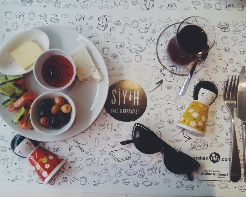 Siyah Cafe - İstanbul Mekan Rehberi