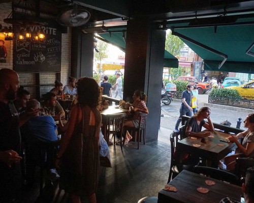 Zeplin Pub & Delicatessen - İstanbul Mekan Rehberi