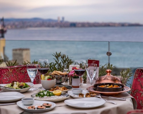 Tria Elegance Terrace Restaurant - İstanbul Mekan Rehberi